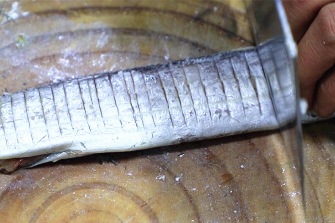 带鱼绿眼睛和黑眼睛有什么区别,买带鱼时红眼与黄眼有什么区别