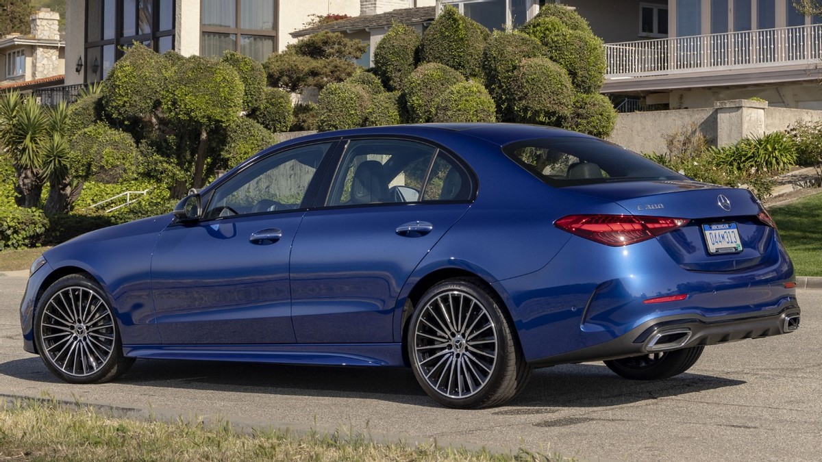 十大经典奔驰车排名,列举奔驰汽车公司的畅销车型