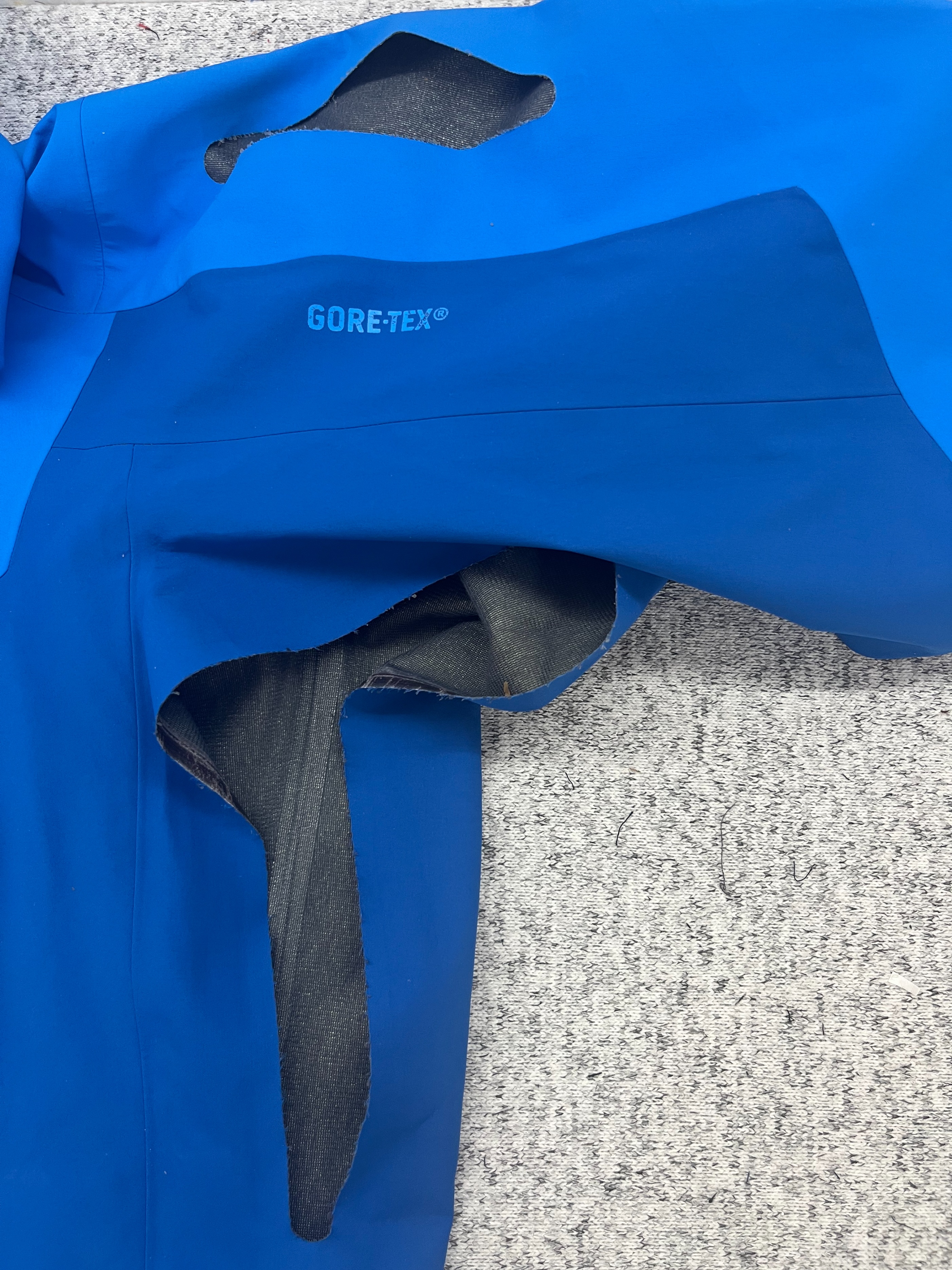 始祖鸟顶级雪服,十年前的始祖鸟能买吗