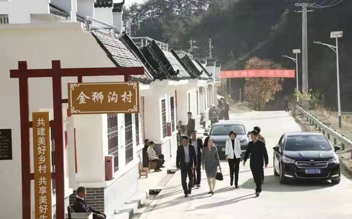 大地上的“八品乡官”，值得被电影记录