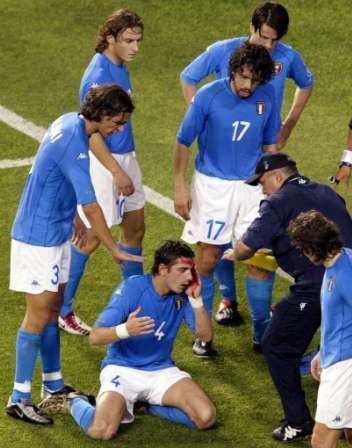 盘点足坛红牌名场面,盘点足坛三巨头搞笑场面