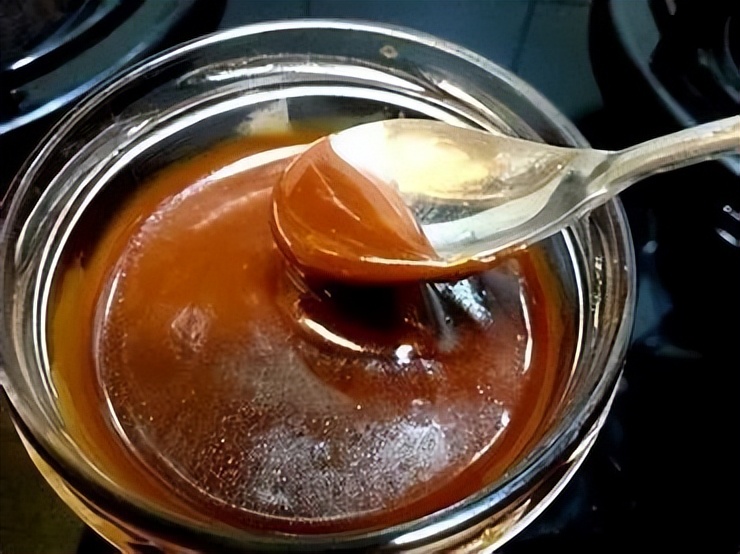 尿完之后有粘稠液体怎么回事,尿完尿有点沙得慌怎么回事