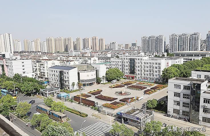 考场外的他们,考场是外地可以随时去考科四吗