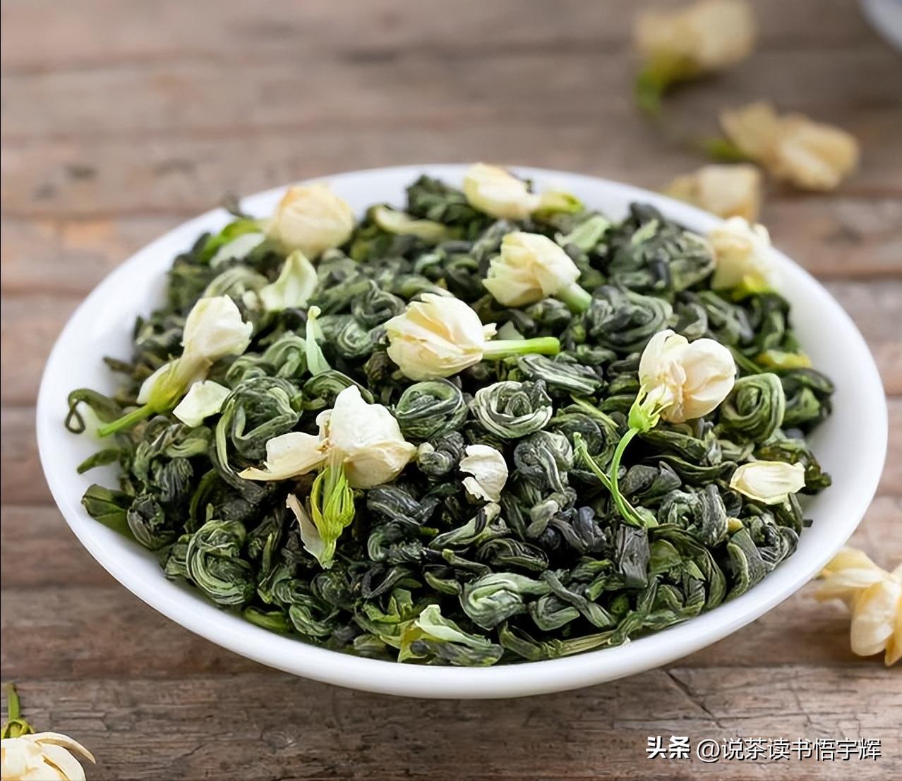 老北京人拿玻璃杯冲泡茉莉花茶,老北京喝茉莉花茶