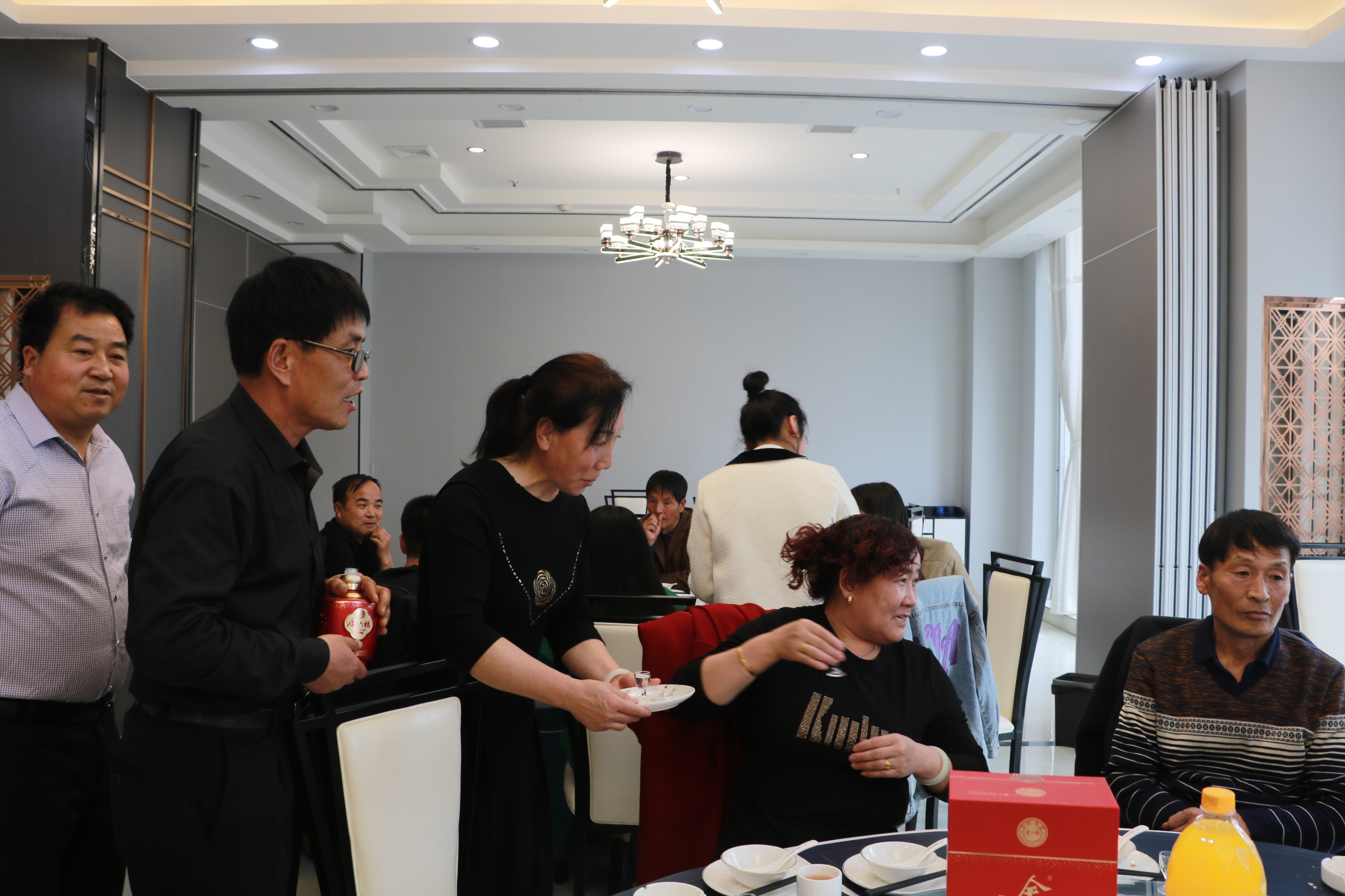 订婚有哪些风俗习惯,传统订婚习俗有哪些讲究