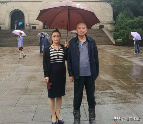 90年代中国首富:入狱18年妻离子散,小28岁小姨子为他不离不弃