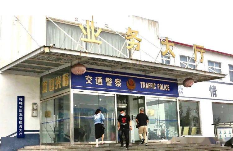 驾照期满换证非要身份证吗,驾照期满换证需要去医院吗