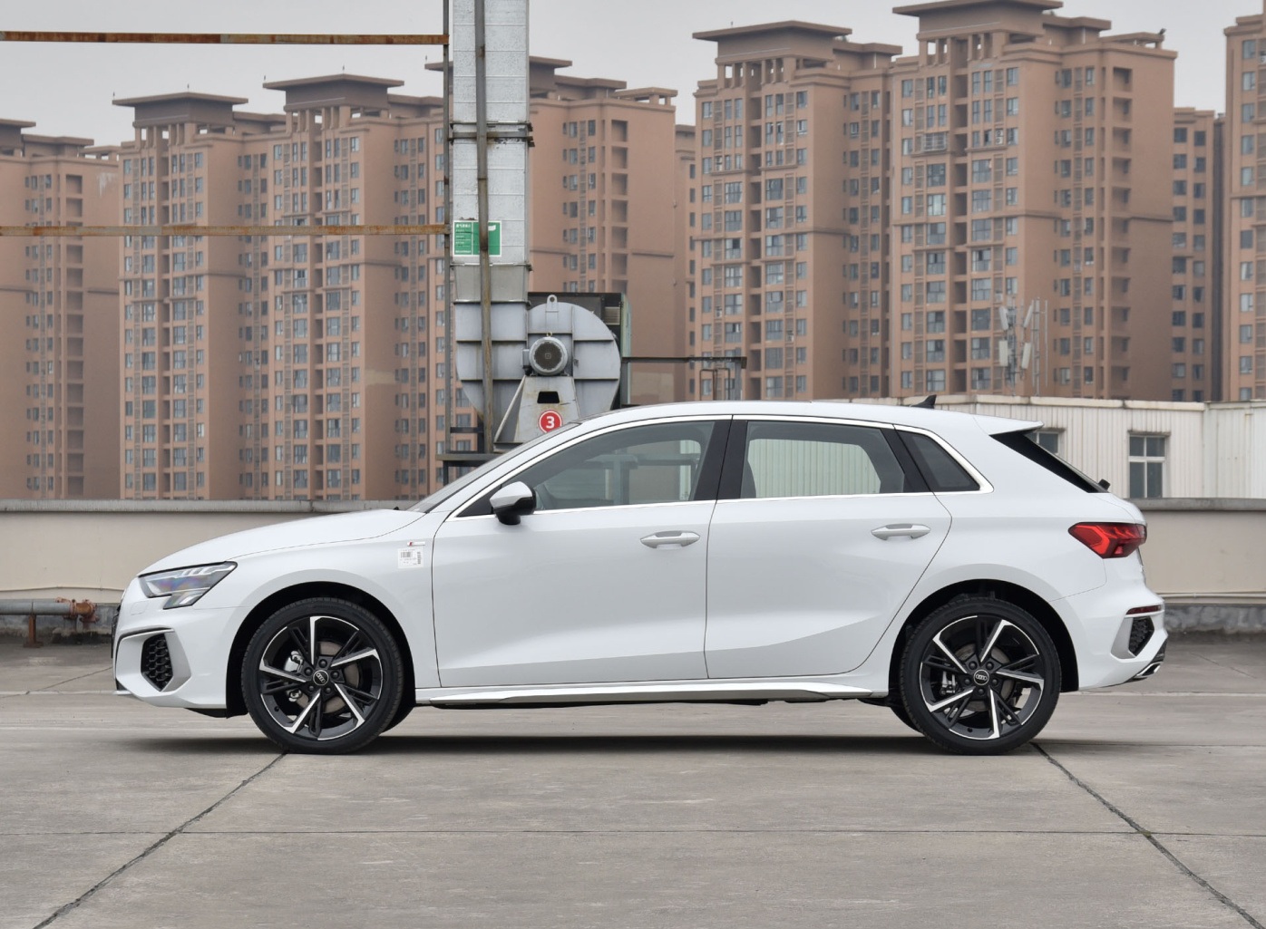 新款奥迪a3两厢车怎么样,奥迪a3两厢对比奥迪q2l哪个实用