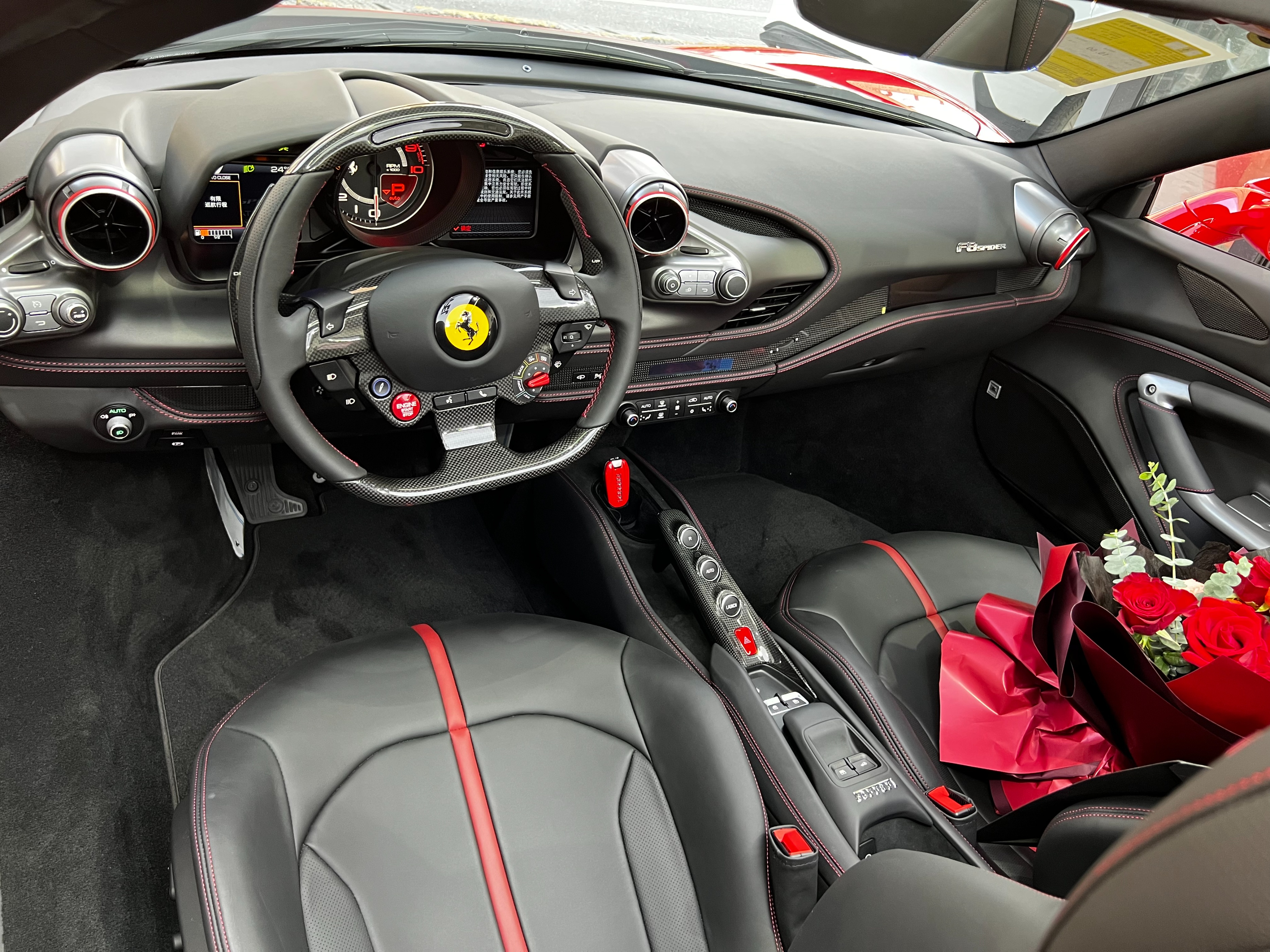 法拉利f8敞篷版落地顶配,法拉利f8敞篷版和硬顶版选择