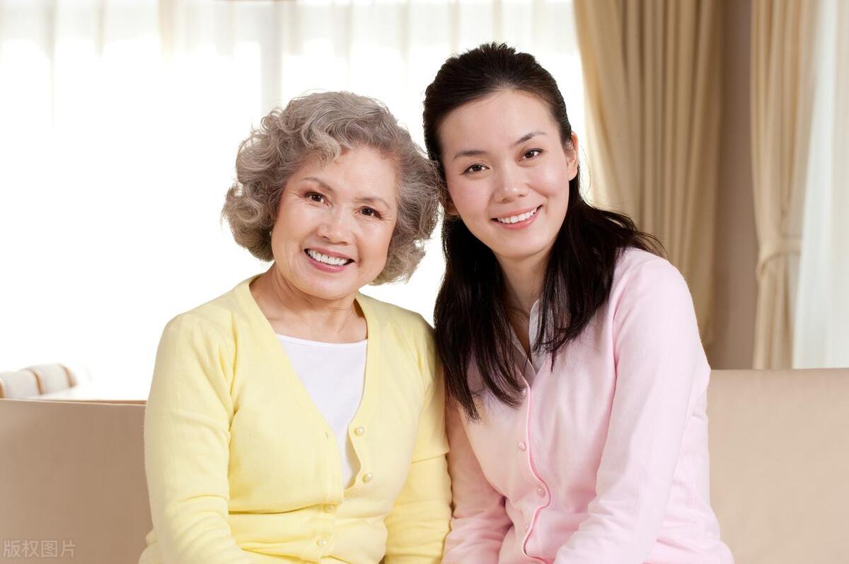 在儿子家照顾七年，儿媳让我出去工作，我直言：凭什么让我挣钱