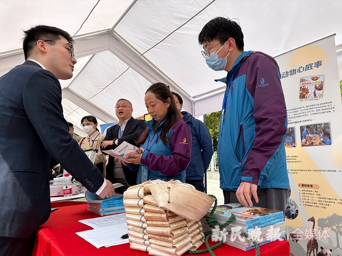 听说，上海很多老师今天下午都在同一个地方“买买买”