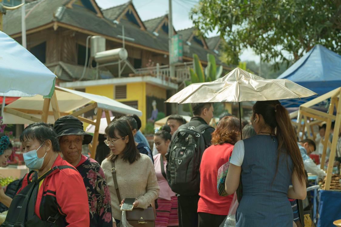 骂版纳是因为你没走出告庄玩版纳跟着小姐姐们走你才晓得味道