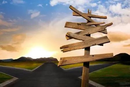 他说：一个自学生的成长方式是与社会直接接轨找到自己的成长方向