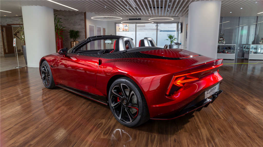 炫酷电动车名爵mgcyberster震撼预售,名爵cyberster奶咖色