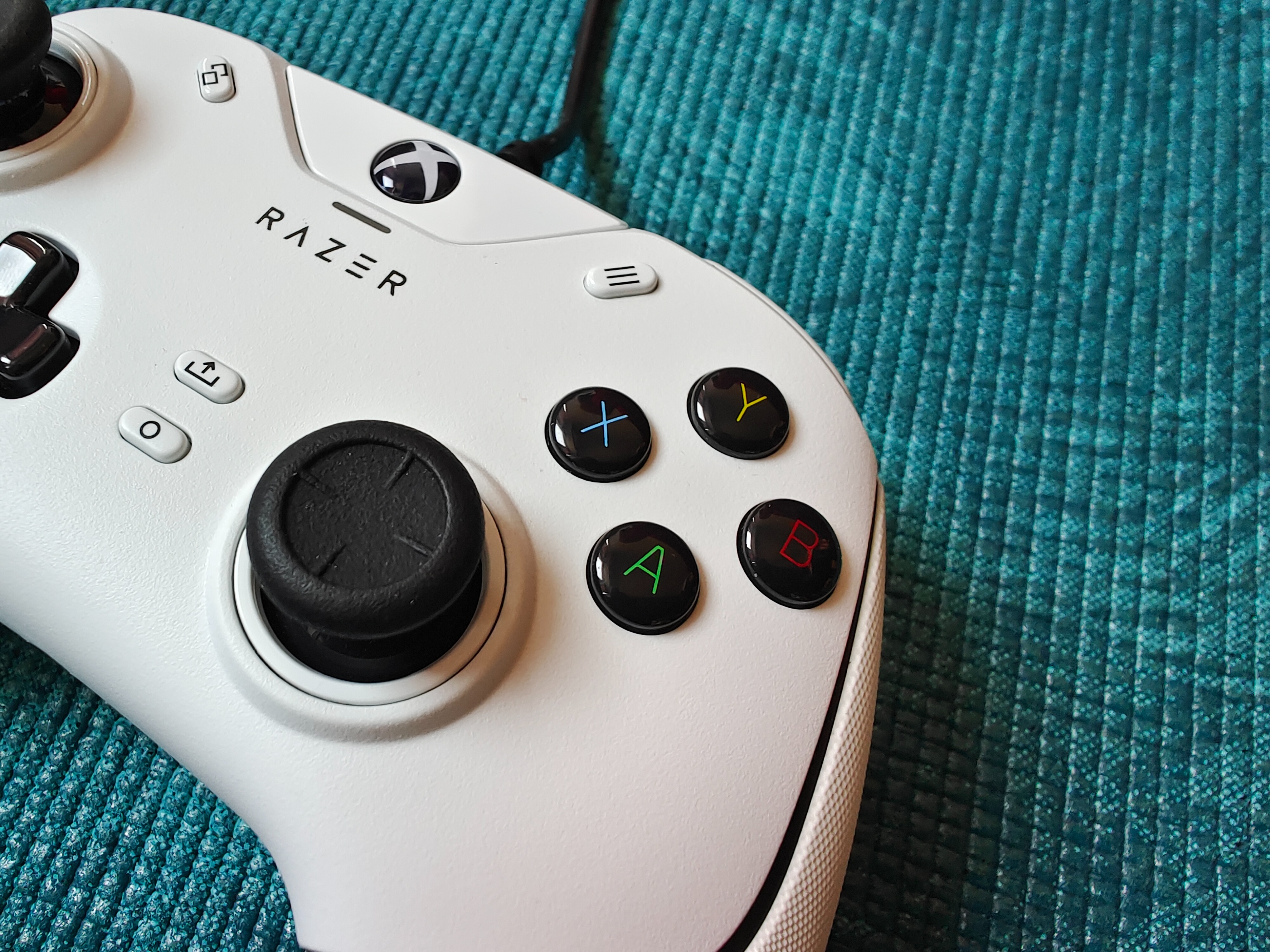 雷蛇幻影战狼v2手柄,雷蛇幻影战狼v2幻彩版手柄测评