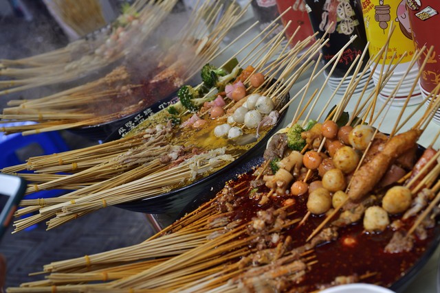 来成都必吃的火锅和串串,成都美食麻辣烫攻略