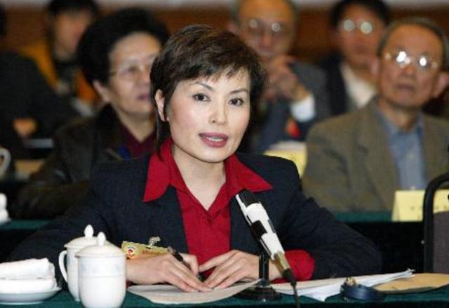 央视主播李瑞英儿子坠楼,央视新闻主播李瑞英怎样了