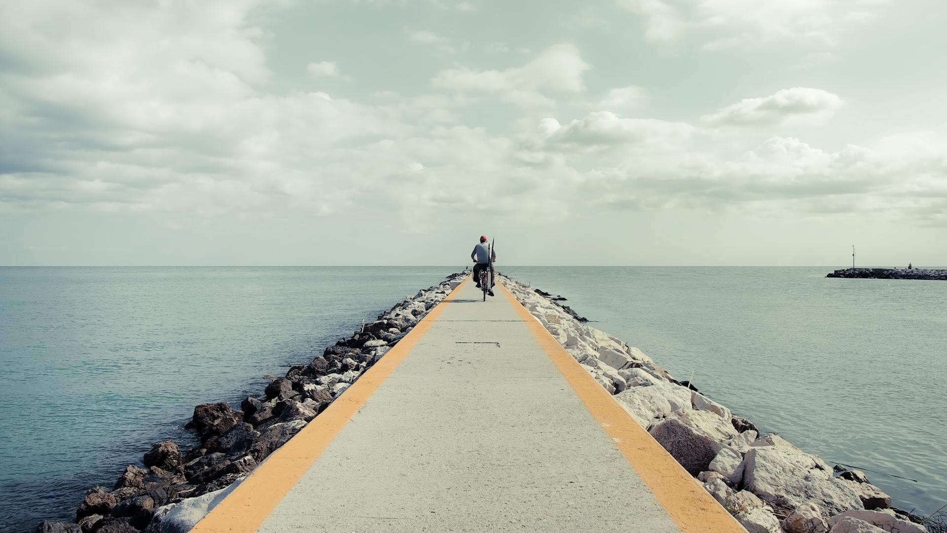 在中国找一个外企工作容易吗,我是一个普通的工人