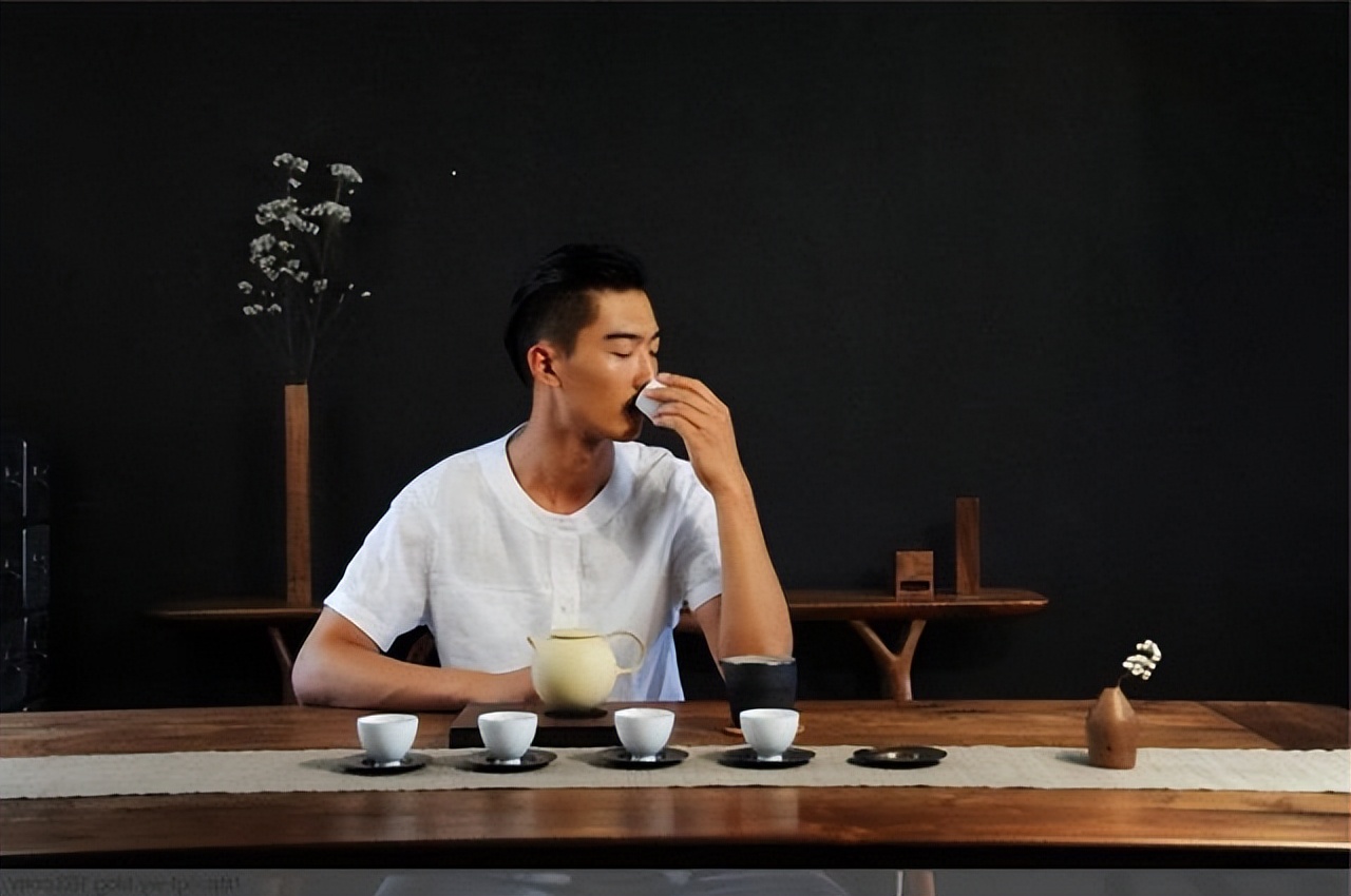 斑驳陆离组成成语,斑驳陆离是成语吗