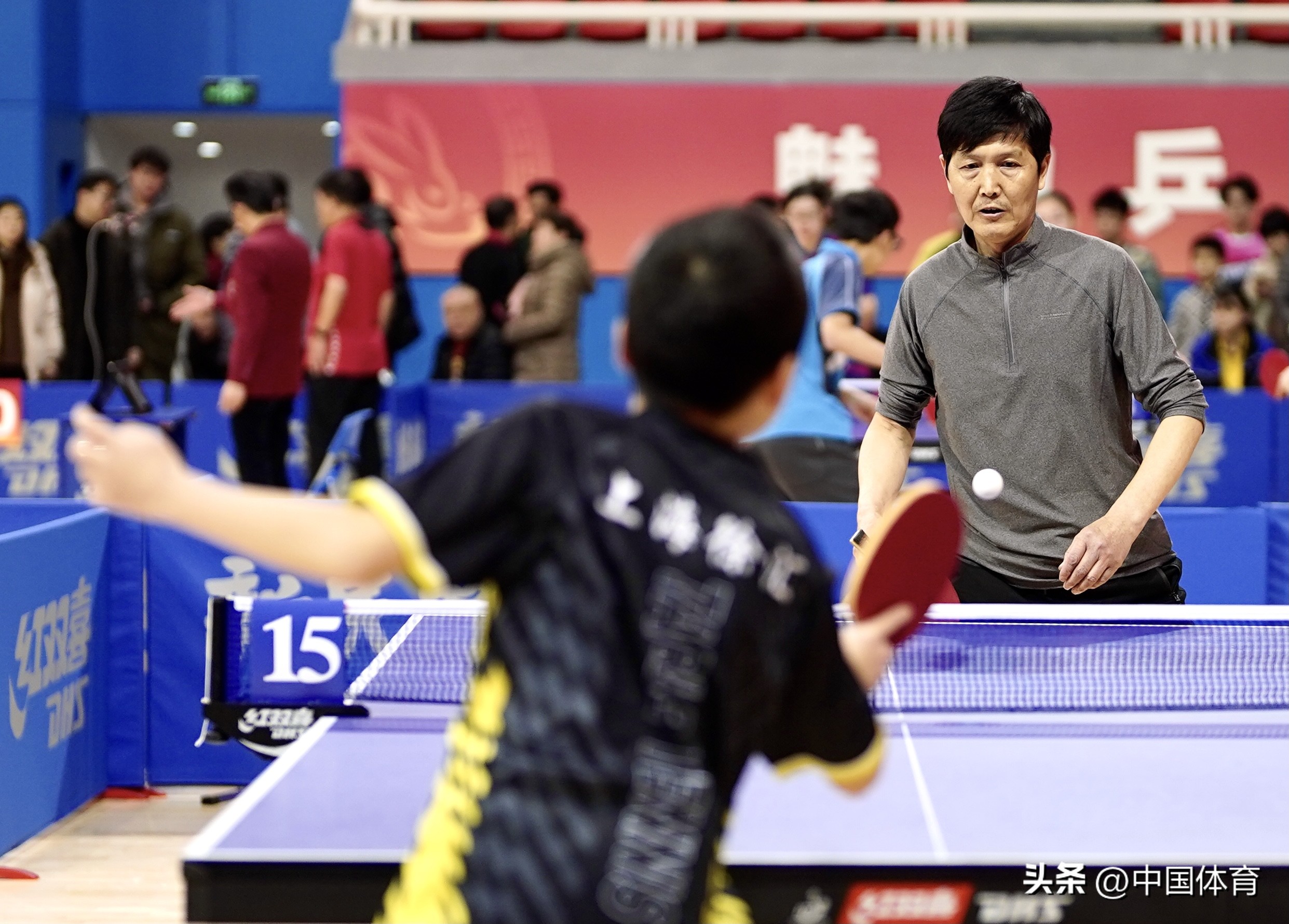 [图集]世界冠军王励勤、许昕现场助阵-新民晚报红双喜杯迎春乒乓球公开赛2023成功重启