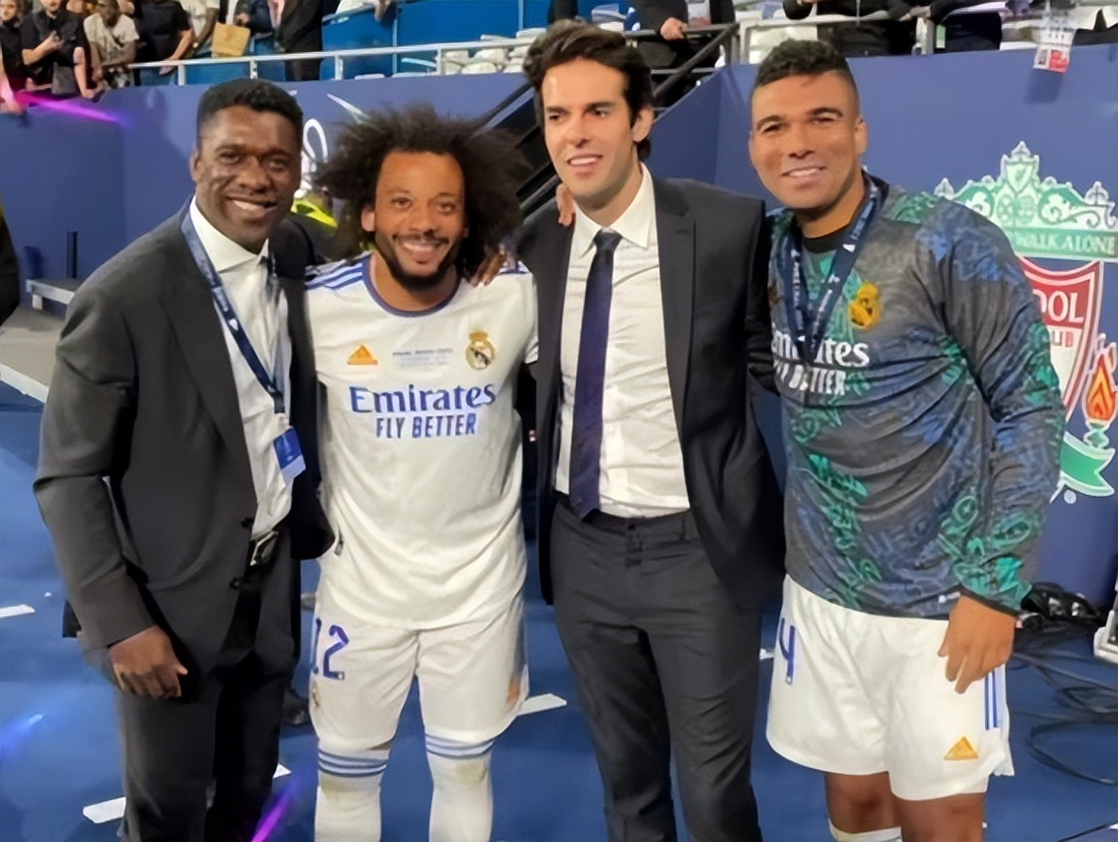 卡卡在皇马时的位置,还是那么帅原版视频