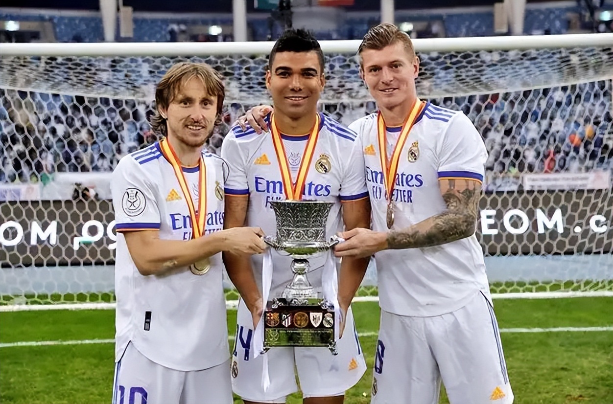 c罗加盟英超,曼城6000万签下芒特