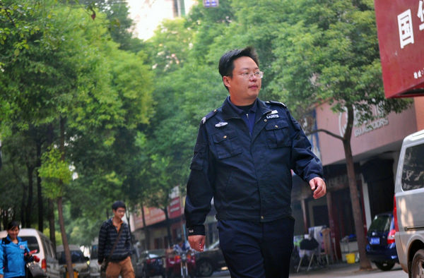 他17岁考入清华毕业后回乡当保安,在清华当保安考上清华事迹