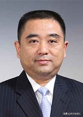 上海市黄浦区区长和无锡市市长,现任上海市委书记和市长
