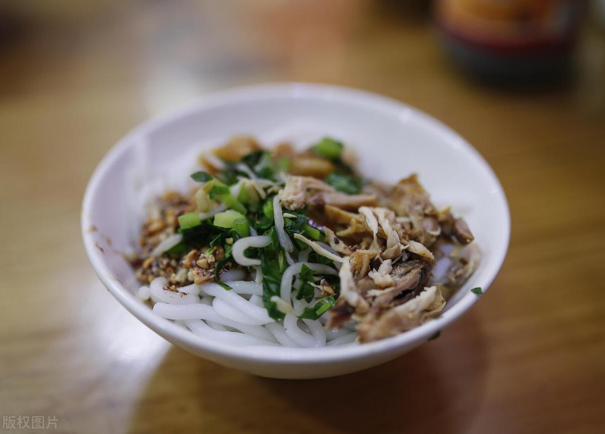 去云南旅游哪些美食值得推荐呢,去云南旅游当地有什么特色美食