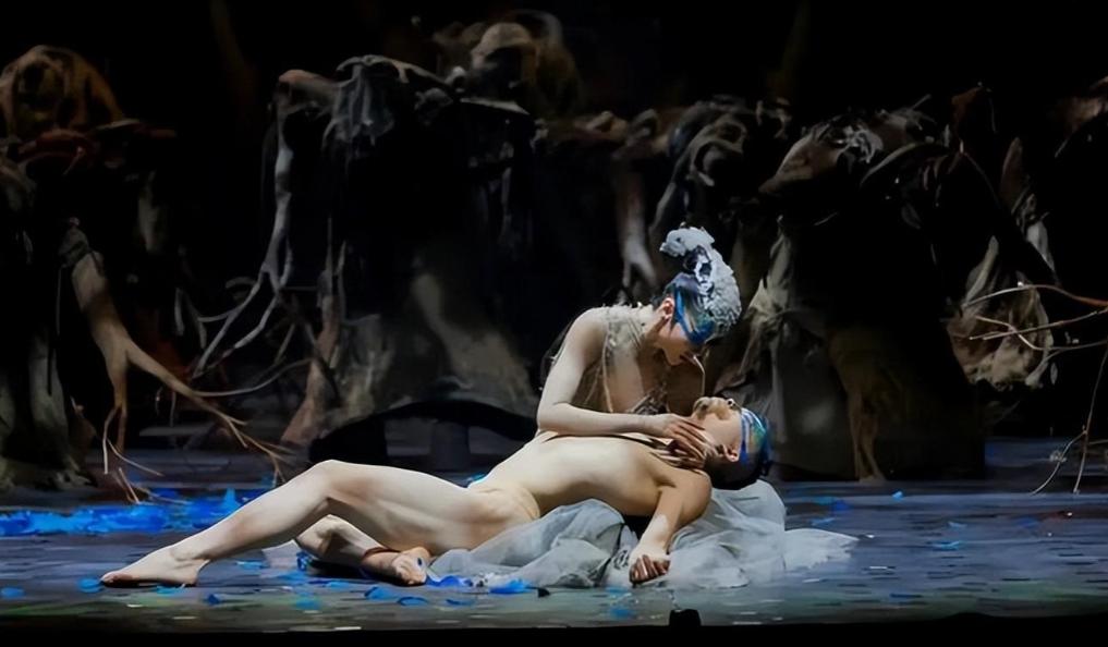 “一丝不挂”还不害臊，娱乐圈为艺术献身的“流氓真相”藏不住了