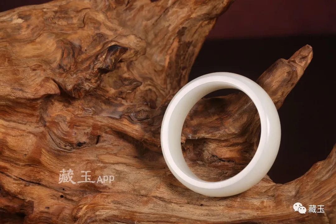 百万和田羊脂玉手镯视频,百万级的玉手镯