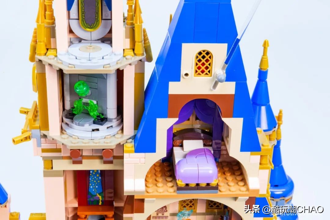和迪士尼城堡一样高的乐高,和迪士尼乐园相似的城堡