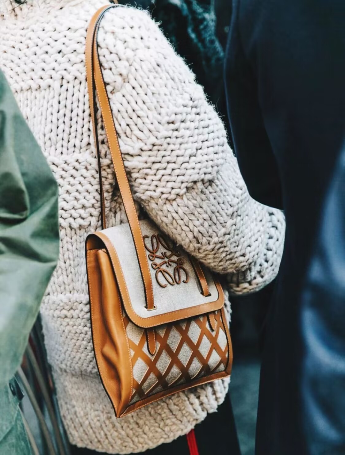 全网在找的Loewe2015男包