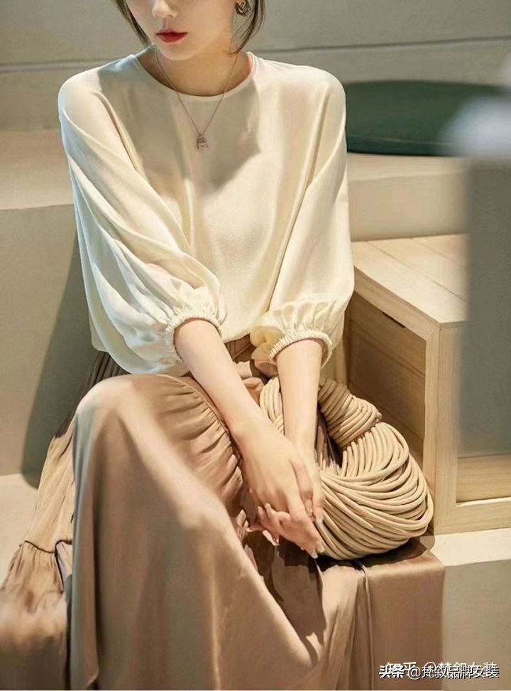 桦南县梵叙女装品牌集合店,梵叙品牌女装折扣店总部地址