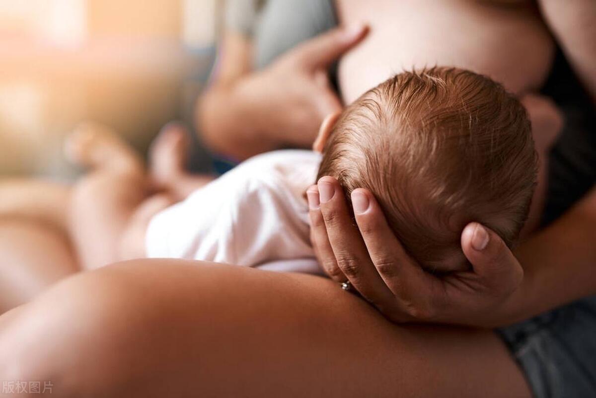 女性胸部下垂是什么原因引起的?医生提醒:三个原因,要注意预防