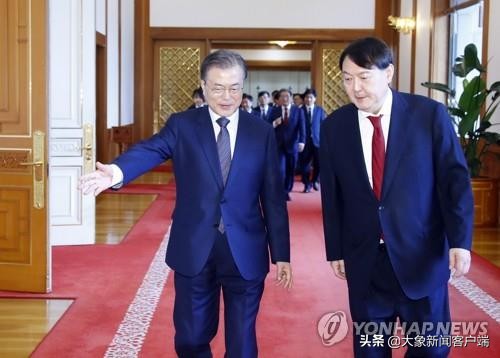 韩国总统文在寅为什么能独善其身,文在寅成为韩国第一人