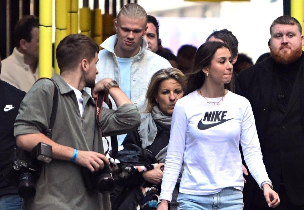 英超新王哈兰德,英超首轮曼城哈兰德