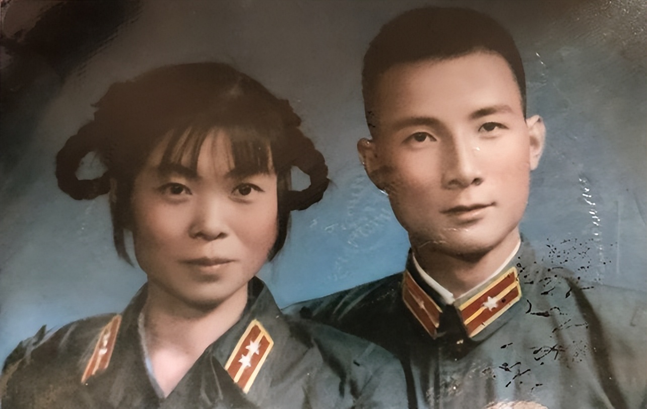 80岁老奶奶捐款5万被民警劝回,老人转账300万被银行报警真相感人