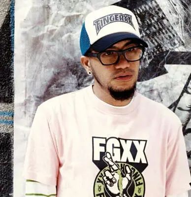 演唱会拉下裤链,用色情号码当专辑名称,陈奕迅为何给他下跪?