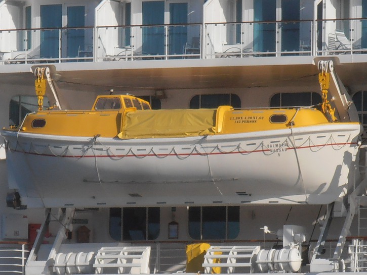 水手们揭示了他们在海上看到的最令人毛骨悚然的事情