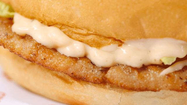 丹霞庄出现一个奇怪阿叔，一万块的店租竟卖起一元一只大鸡腿