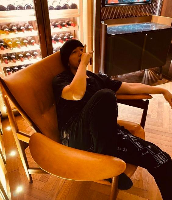 一把椅子值100万,一把椅子价值2个亿