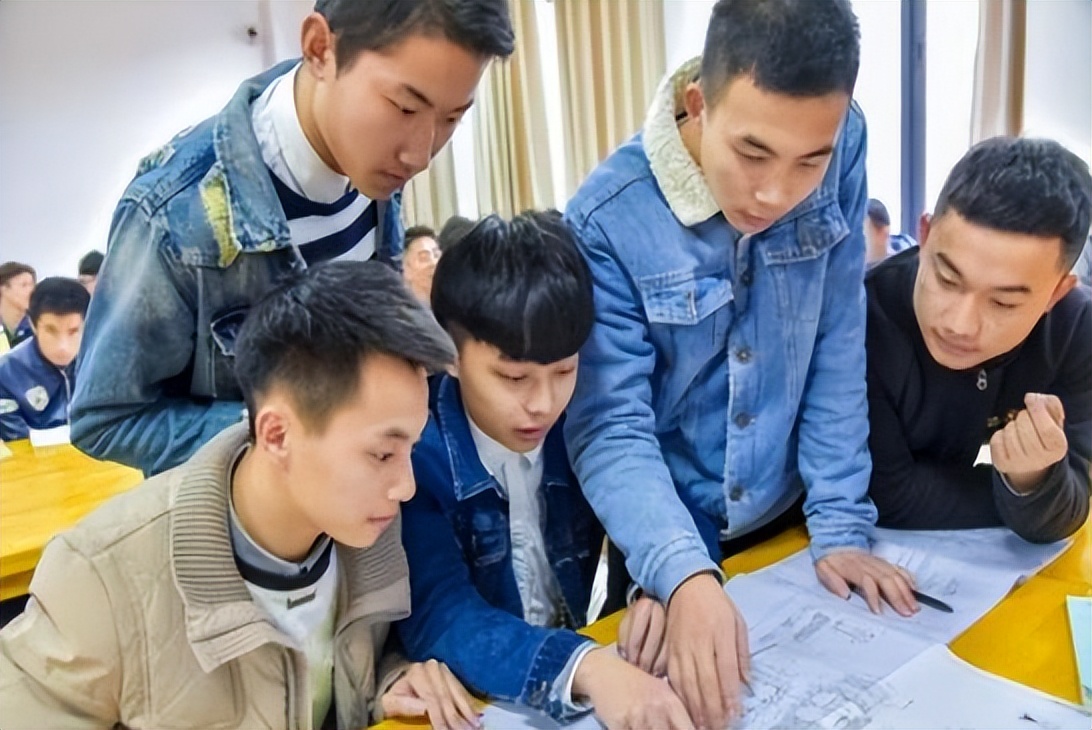 排行榜前十名的最挣钱的专业大全,赚钱的专业排名文科