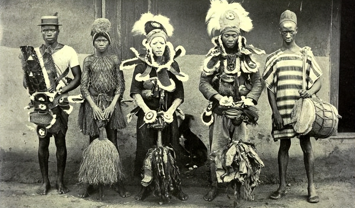 美国黑人重返非洲“故土”,带来了先进的种族歧视文化