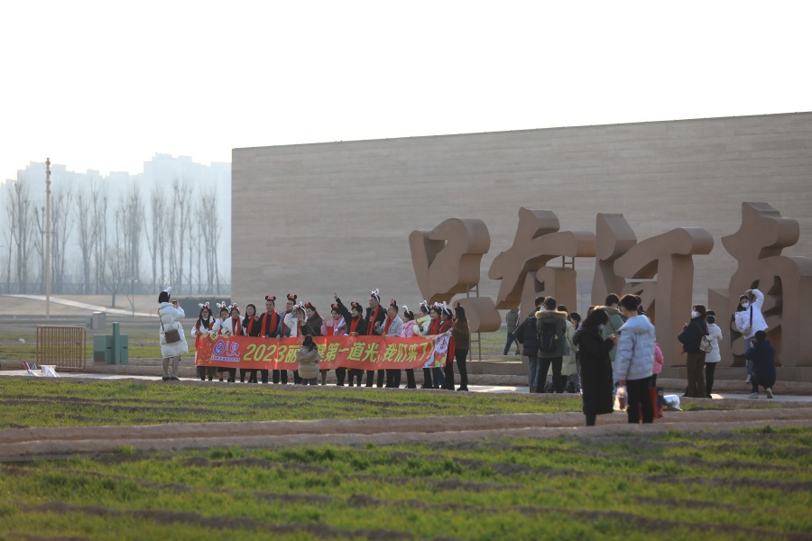 新春走基层就地过年别样的年味儿,新春走基层慰问演出暖意十足