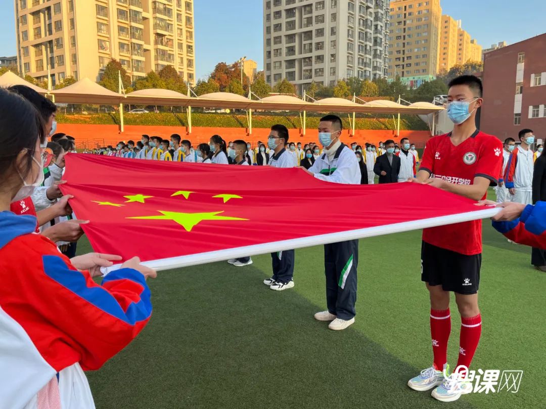 开学季校园展示打卡,开学啦冰墩墩小学生积极向上图片