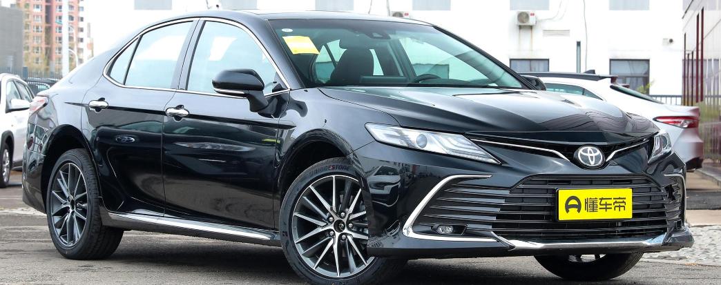 大众迈腾和凯美瑞2.5,大众迈腾330对比丰田凯美瑞2.0双擎