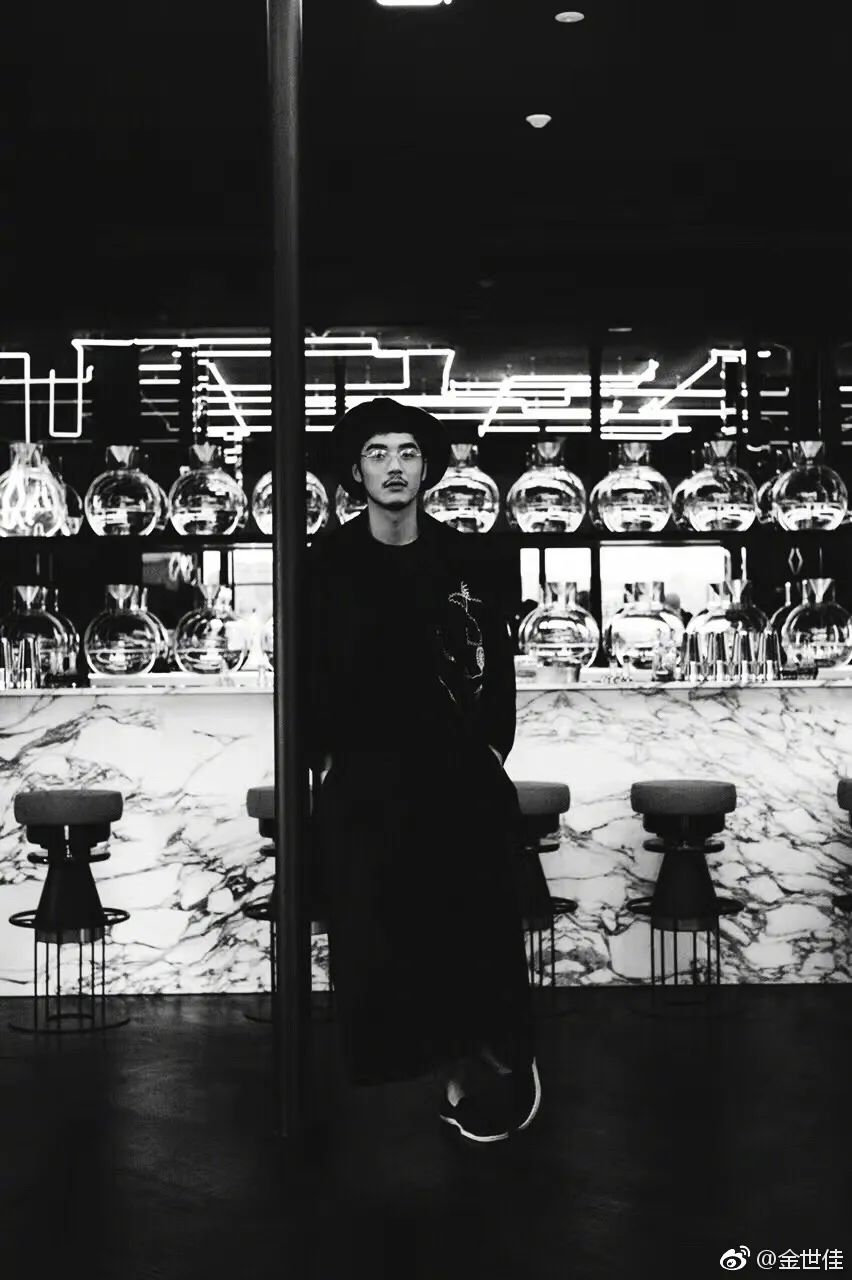 189cm叔系少年爆红!曾是国家级运动员?有颜有身材有演技…