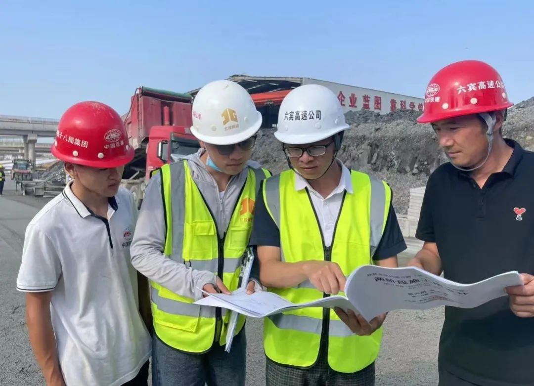 为坚守岗位的交通人员点赞,为这些奋斗在第一线的工人们点赞