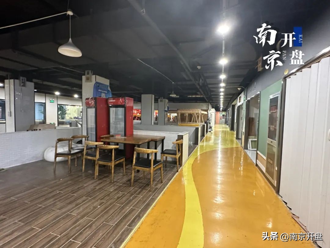 一半被搬空！昔日网红商场正在“老去”